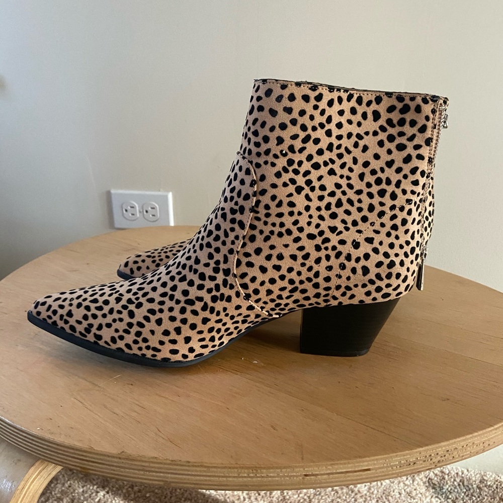Brand new Qupid booties